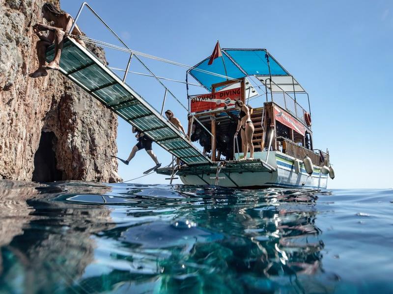 Suluada Island Boat Trip w/Lunch & Transfer