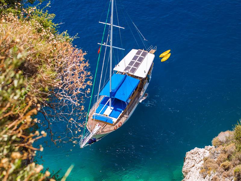 Suluada Island Boat Trip w/Lunch & Transfer