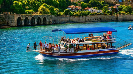 Alanya: Boat Tour with Unlimited Soft Drinks Lunch & Hotel Pickup
